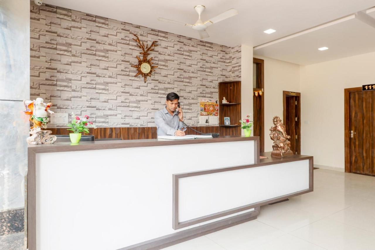Chhatarpur Capital O 63158 Hotel Om Sai Ram מראה חיצוני תמונה